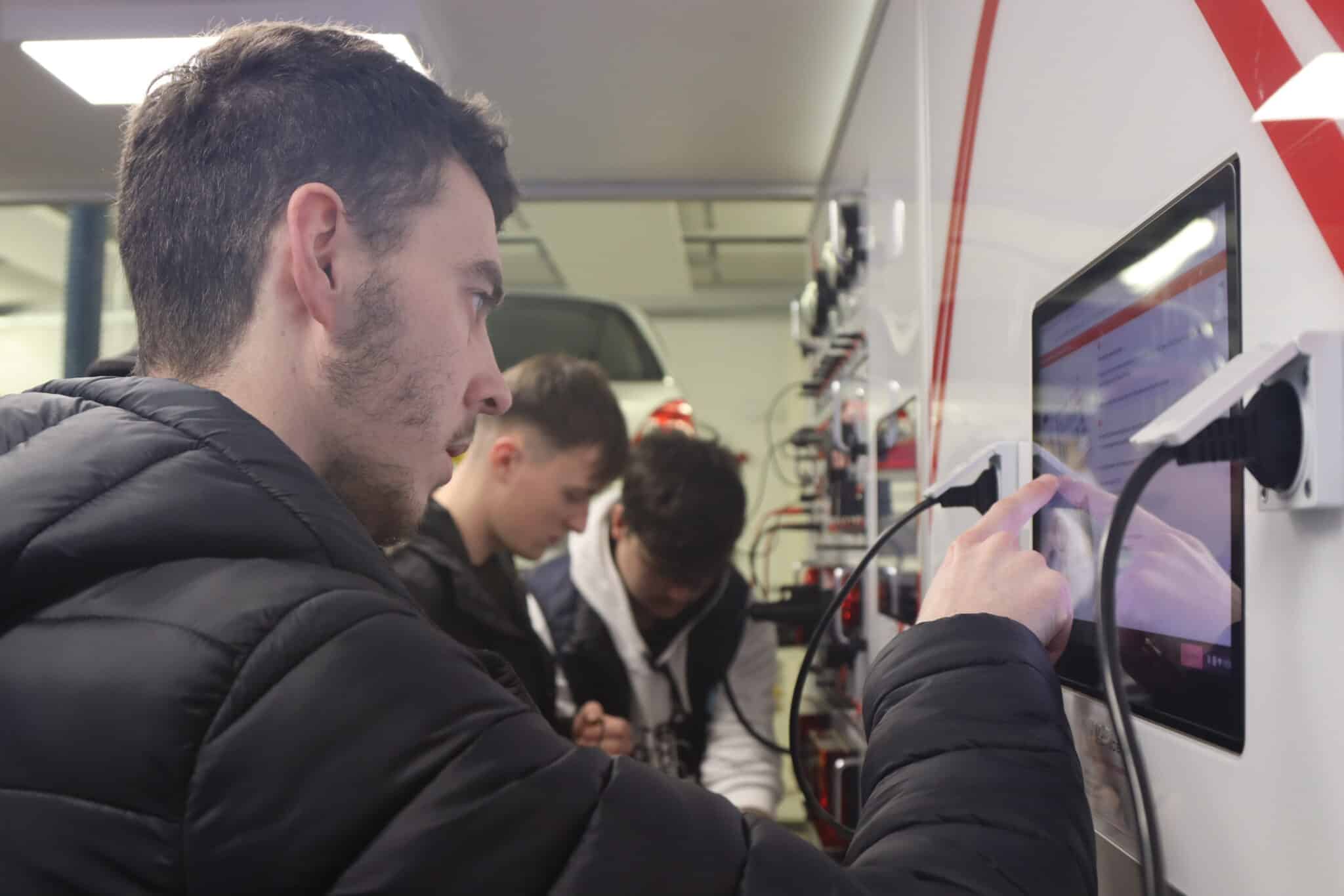 Motor Vehicle apprentices accelerate learning with EMER