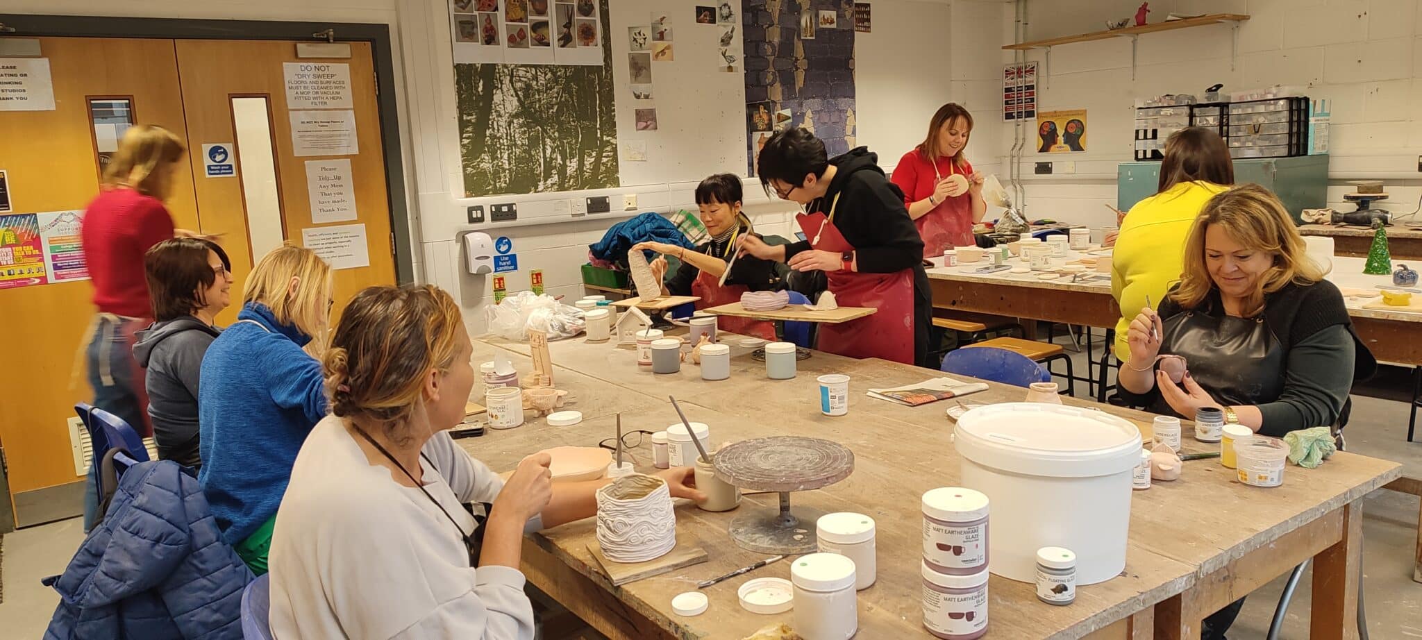 pic of students in the art room